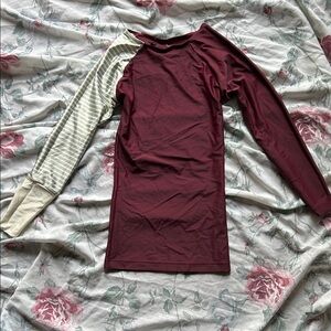 Seea Burgundy Long Sleeve Rash Guard Top with Striped Sleeve, size XS
